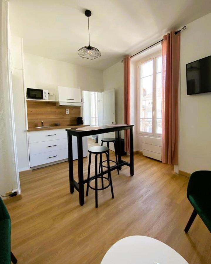 Au Coeur De Ville Laval  Pokoj fotografie